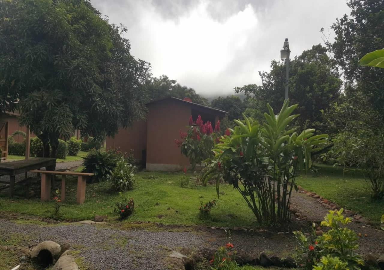 Paraiso Volcano Lodge Guayabo  Exterior photo